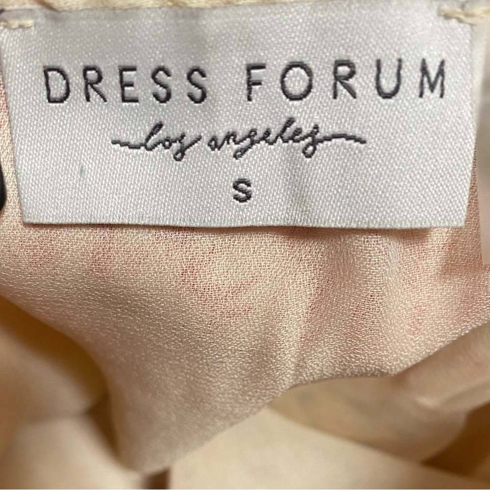 • LIKE NEW FLORAL SATIN DRESS •